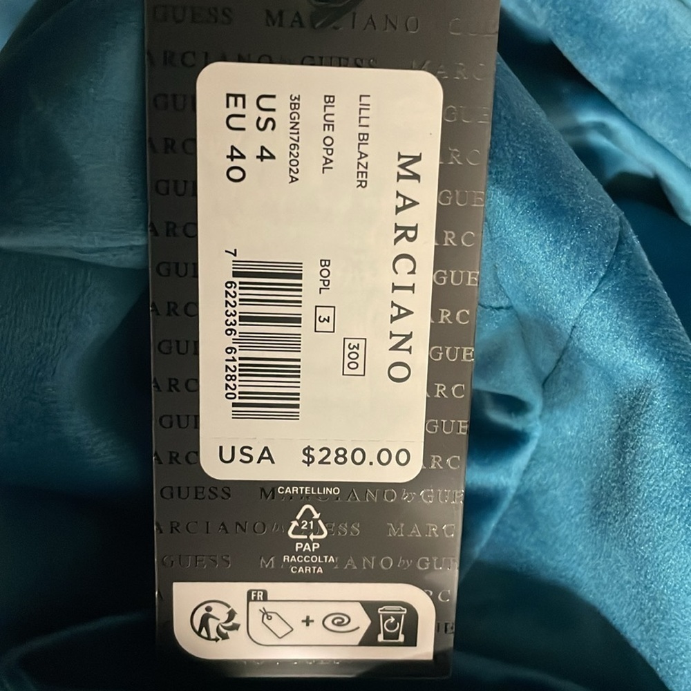 Marciano by Guess Lilli Velvet Blazer
New - Picture 7 of 8